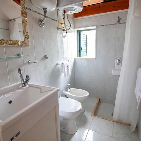 Vittoria A توري ديل أورسو